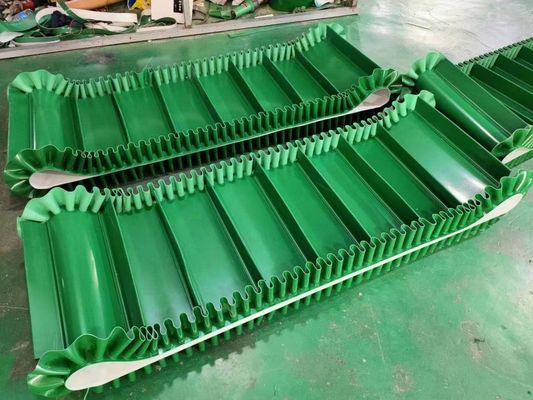 Correia transportadora industrial material do Pvc da parede lateral da corrente do verde de alta elasticidade dos bens da força