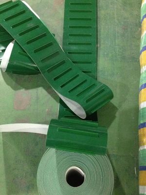 Correia transportadora industrial material azul branca do Pvc do verde de alta elasticidade dos bens da força com grampo