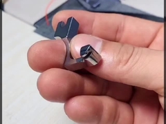 Máquina de costura e peças sobressalentes